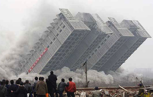 Two residential buildings are demolished to make way for a new business district in Wuhan, Hubei province December 28, 2007. China's gross domestic product growth will probably hit 11.5 percent in 2007 and dip under 11 percent in 2008, while consumer inflation should ease slightly from this year's projected 4.7 percent, the statistics agency's chief economist said. REUTERS/Stringer (CHINA) CHINA OUT